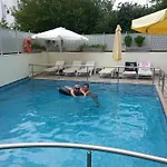 Apart Otel Anthena İskados