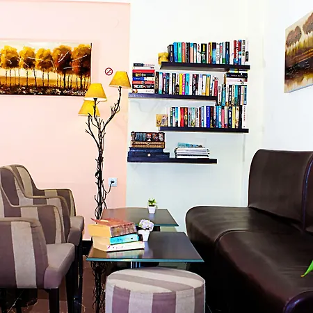 Apart Otel Anthena İskados