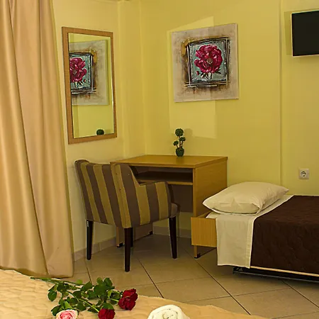 Apartahotel Anthena 4*