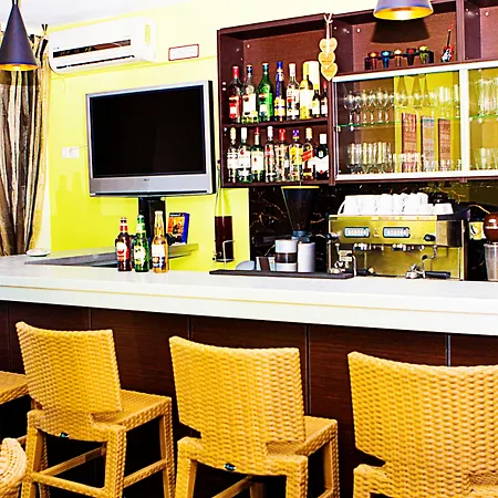 Apartahotel Anthena 4*