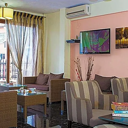 Aparthotel Anthena 4*